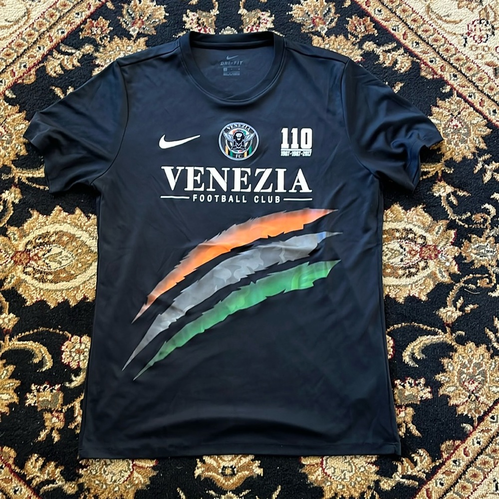 Nike Venezia FC jersey - sz L